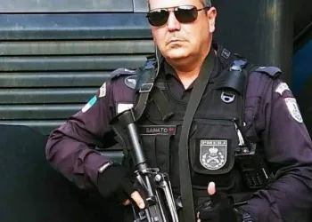 BANDIDOS PERSEGUEM E TENTAM MATAR POLICIAL MILITAR NO RJ