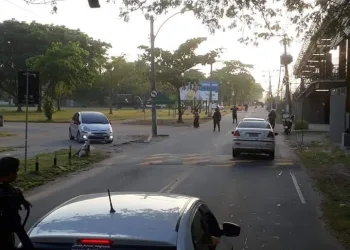 UM ELEMENTO FOI MORTO E OUTRO FERIDO APÓS FURAREM BLOQUEIO DO EXÉRCITO NA ZONA OEDTE