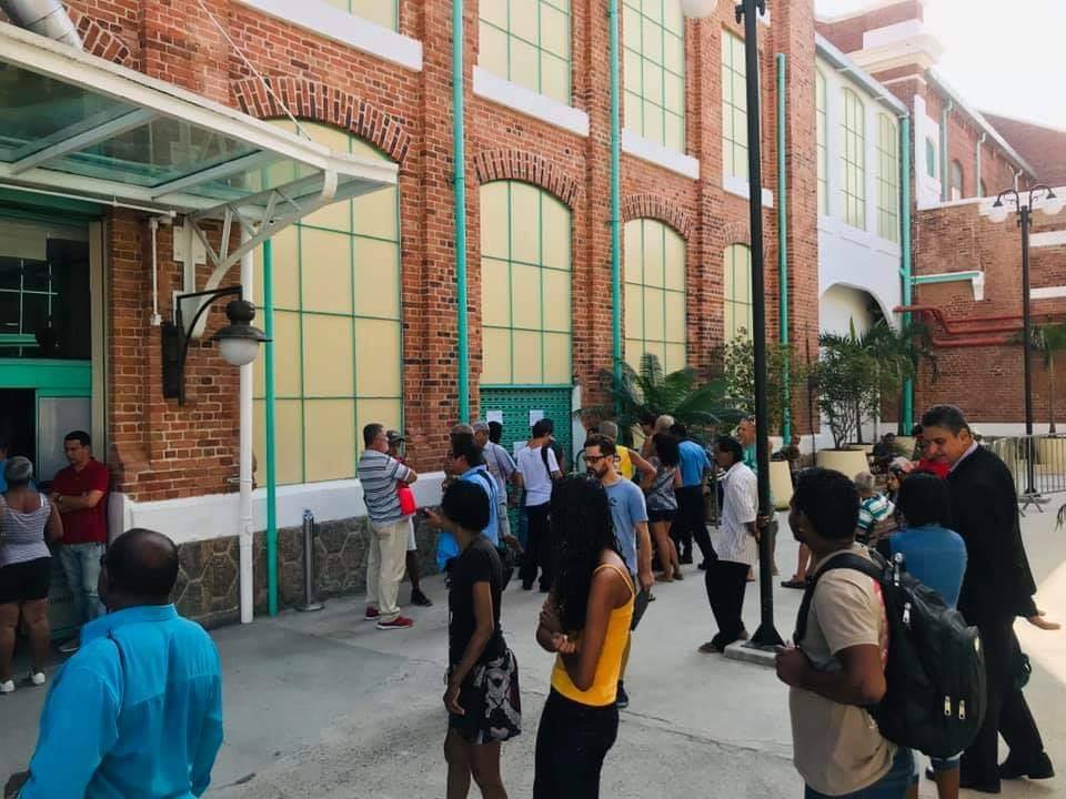 URGENTE!! OS POUPA TEMPO ESTÃO FECHADOS!! QUE ABSURDO