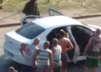 TRAGÉDIA NO RJ!! EXERCITO CONFUNDI CARRO DE UMA FAMÍLIA COM O DOS BANDIDOS E HOMEM MORRE( FOTOS)