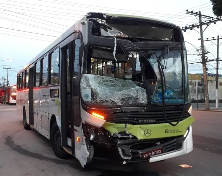 ACIDENTE GRAVE NA ZONA OESTE DEIXA 9 FERIDOS( FOTOS)