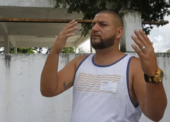 FILHO ACUSA QUE PAI MORREU NO HOSPITAL ALBERT SCHWEITZER EM REALENGO DEVIDO A FALTA DE LUZ