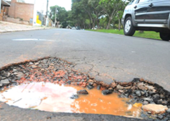 Atenção motorista e pedestres! Saiba seus direitos: Buraco na rua pode gerar indenização