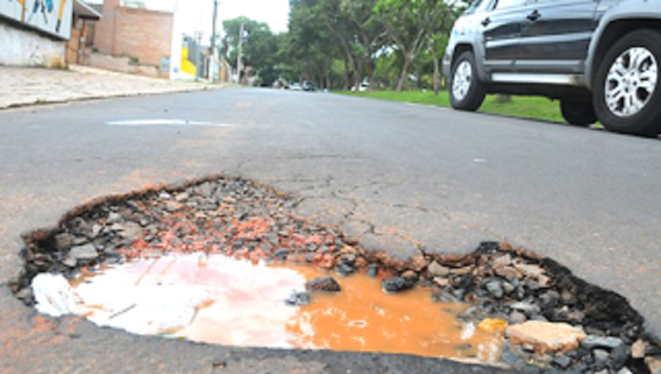 Atenção motorista e pedestres! Saiba seus direitos: Buraco na rua pode gerar indenização