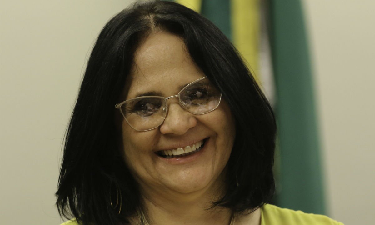 “No casamento, mulher deve ser submissa ao homem”, diz Damares Alves