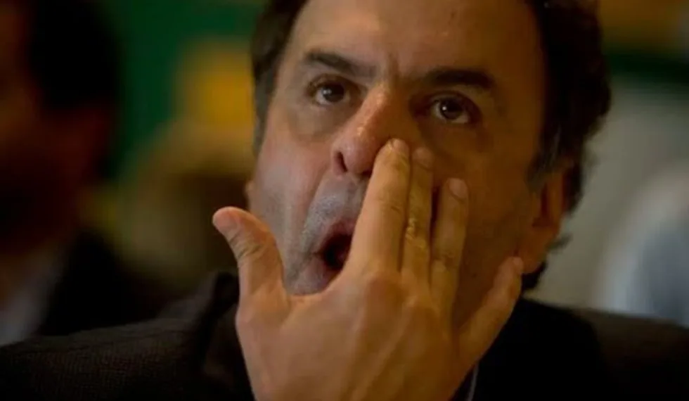 Tal qual ex-presidente do Peru, Aécio Neves dá três tiros para evitar prisão e quase tem overdose