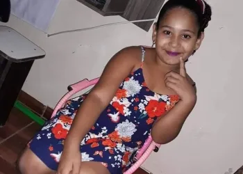 Menina que teve perna amputada vítima de linha chilena em Realengo recebe alta