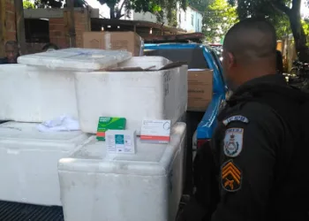 Carga de vacinas roubada é encontrada em Comunidade na Zona Oeste