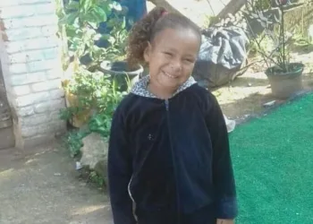 Criança desaparecida há cinco dias é encontrada morta e seminua