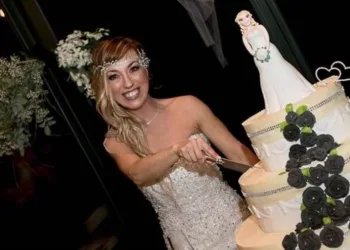 Mulher que se casou consigo mesma pede divórcio na justiça