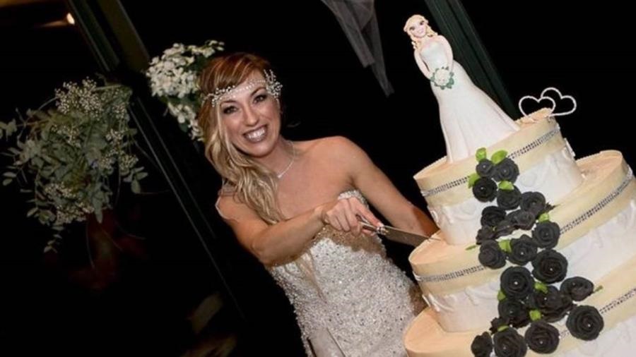 Mulher que se casou consigo mesma pede divórcio na justiça