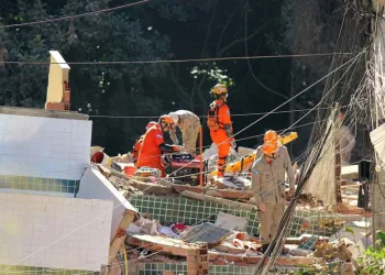 “Tá caindo, tá caindo”, alertou moradora de prédio que desabou no Rio