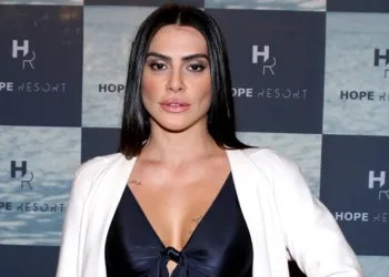Cleo ̶P̶i̶r̶e̶s̶ muda radicalmente o visual e recebe elogios