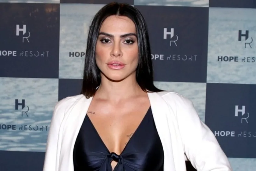 Cleo ̶P̶i̶r̶e̶s̶ muda radicalmente o visual e recebe elogios