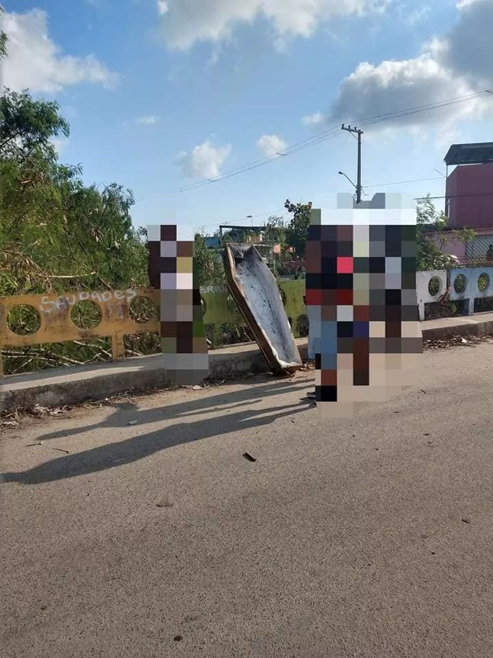 Zona Oeste: geladeira, fogão e agora caixão aparece boiando em rio