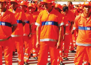 CONFIRMADO!! GARIS DA COMLURB DECIDEM ENTRAR EM GREVE