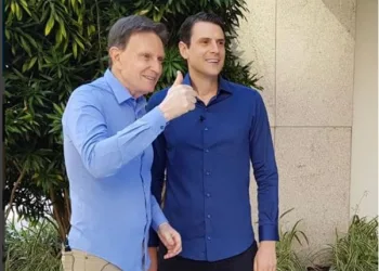 Crivella culpa aquecimento global; seu filho culpa a população