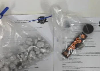 Família é presa após obrigar criança de 1 ano a fumar maconha