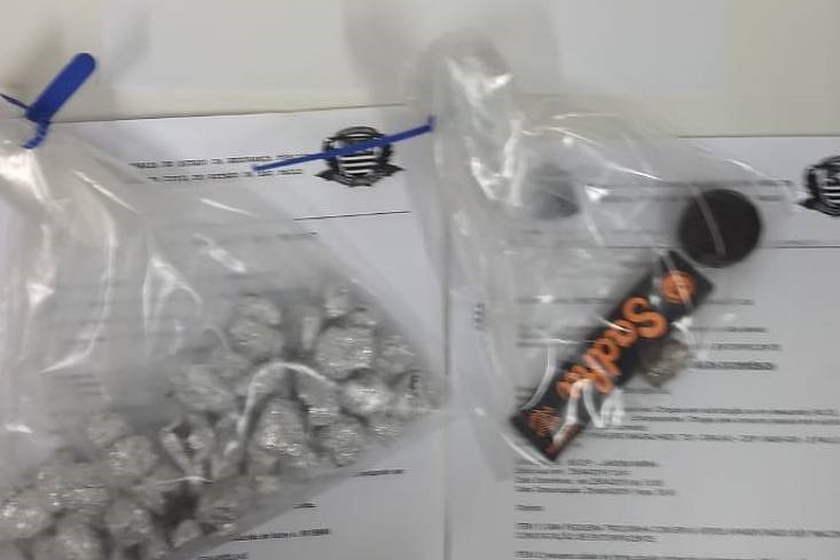 Família é presa após obrigar criança de 1 ano a fumar maconha