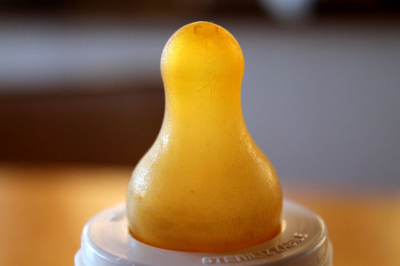 Casal vegano é preso após deixar bebê desnutrido com fórmula de batatas