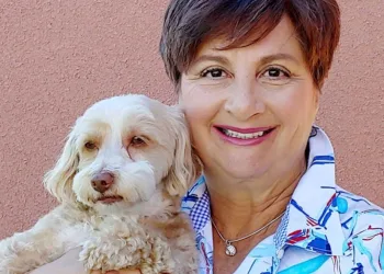 Com doença terminal, mulher planeja casamento com seu cachorro