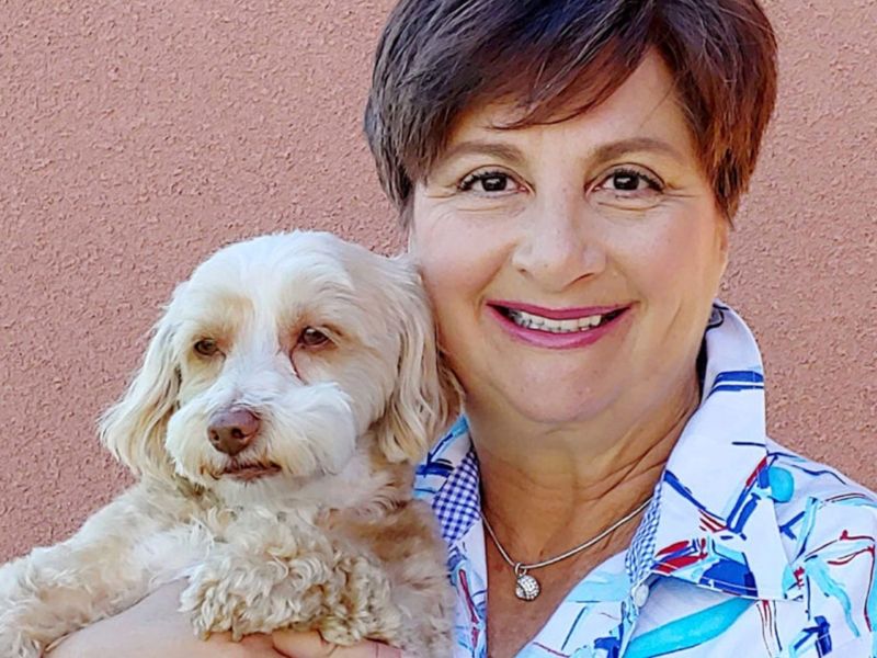 Com doença terminal, mulher planeja casamento com seu cachorro