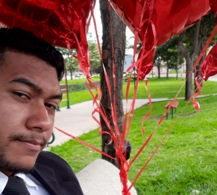 Levou não em pedido de casamento e distribuiu rosas