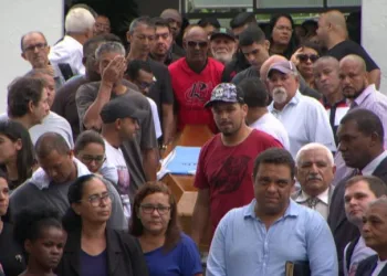 Comoção marca enterro de pastor vítima de desabamento no RJ
