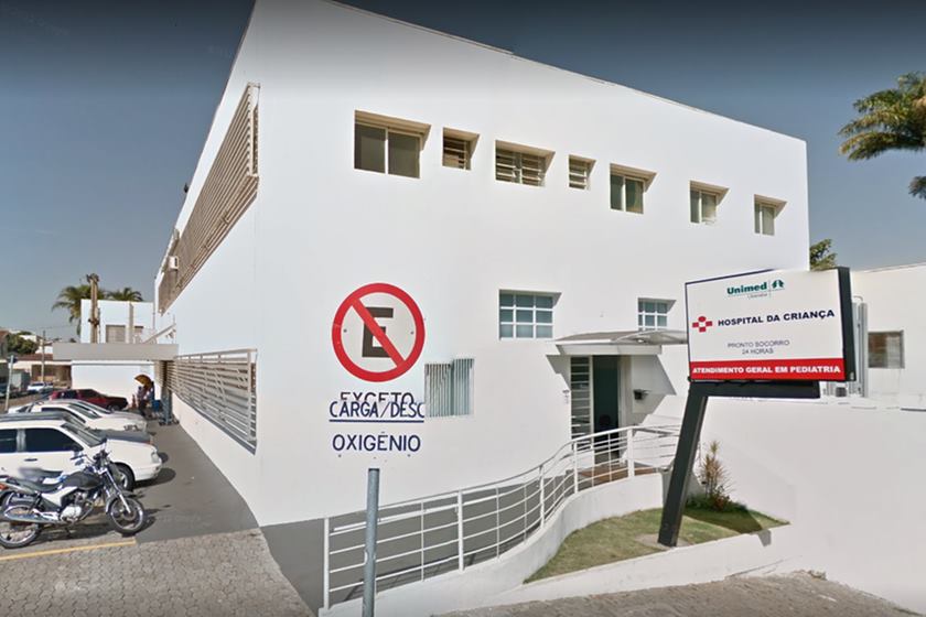 Pai espanca filho de 3 anos que usou batom: “Não quero viado em casa”