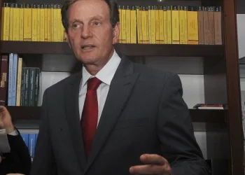 Impeachment à vista? Crivella empossa dois em busca de apoio