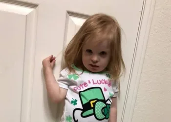 Menina de 4 anos com Down é espancada até a morte pelo namorado da mãe