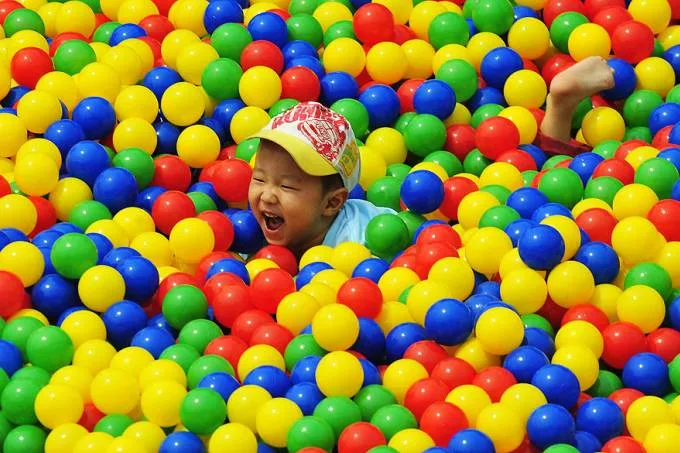 Piscina de bolinhas contém bactérias perigosas à saúde das crianças