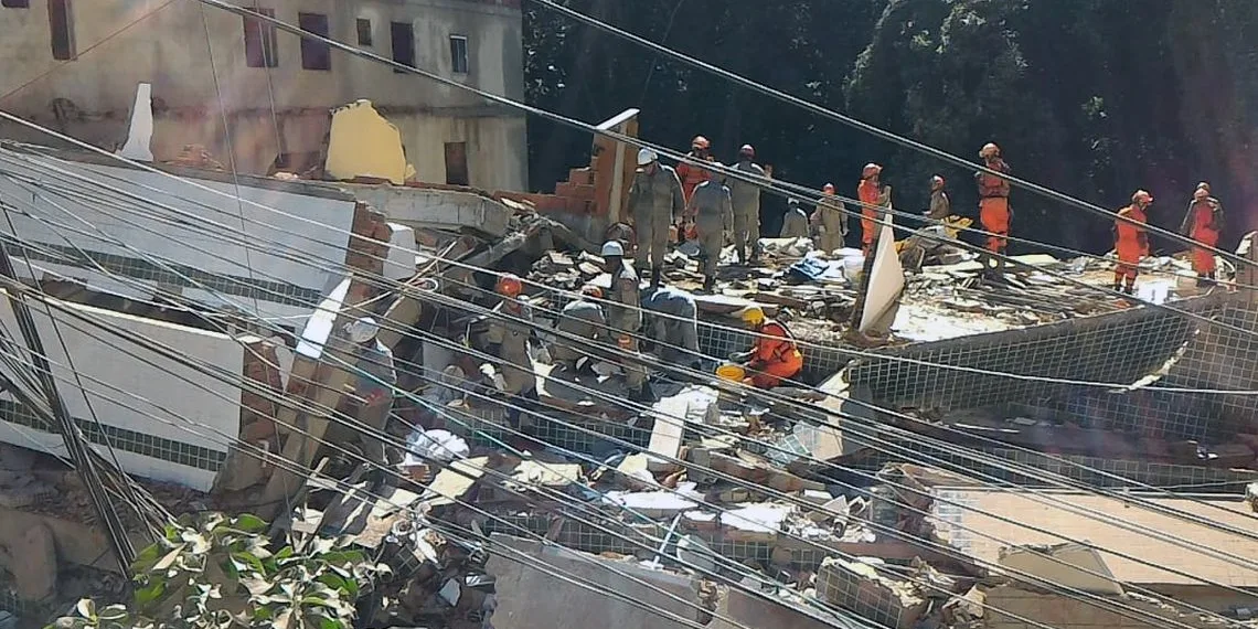 Mulher resgatada com vida de prédio desabado no Rio passa por cirurgia