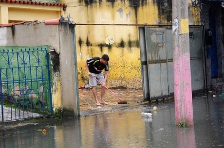 Sobe para oito o número de mortes provocadas pelas chuvas no Rio