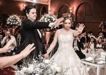 Pastora abandona marido para casar com amiga íntima