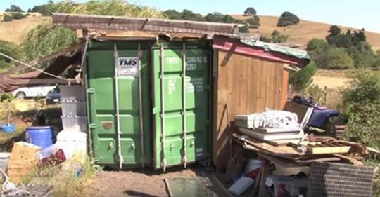 Muitos criticaram essa mulher por viver com os filhos em um contêiner até verem como ele é por dentro