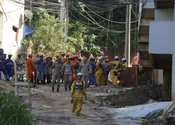Sobe para 17 o número de desaparecidos em desabamento