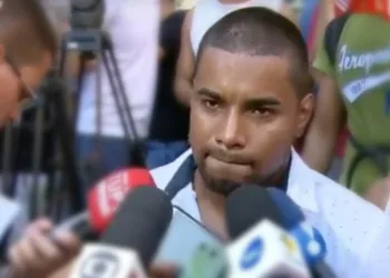 Desespero: parentes procuram por vítimas após desabamento no Rio( fotos)