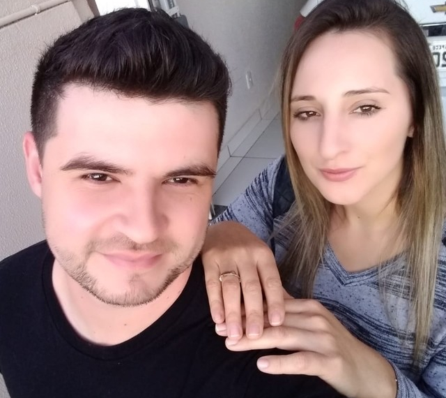 Mulher diagnosticada com tumor no útero descobre que está grávida de quíntuplos