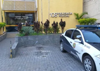 Bandido rende policiais militares e foge com viatura n RJ