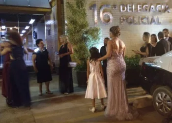 Aloha, nós não vamos! Formandos tomam calote de empresa