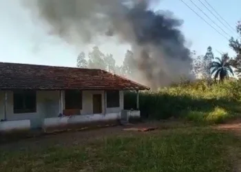 Helicóptero da Polícia Militar cai em centro de treinamento e deixa cinco feridos