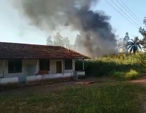 Helicóptero da Polícia Militar cai em centro de treinamento e deixa cinco feridos