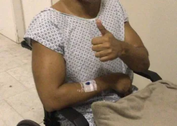 MC KORINGA RECEBE ALTA APÓS CIRURGIA PARA RETIRAR TUMOR NO OUVIDO E AGRADECE APOIO