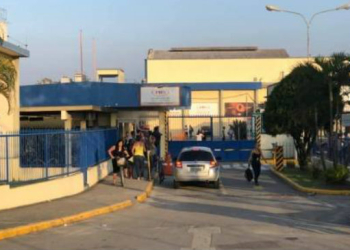Teto de empresa no RJ desaba e deixa feridos