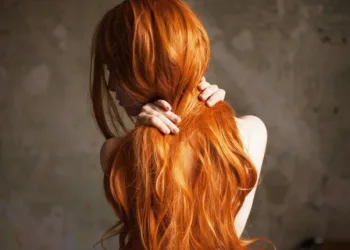 Mulher fica cega após usar tintura de cabelo; confira os cuidados a serem tomados( FOTOS)