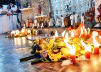 Espírito fofoqueiro? Mulher descobre traição do namorado em terreiro de Umbanda