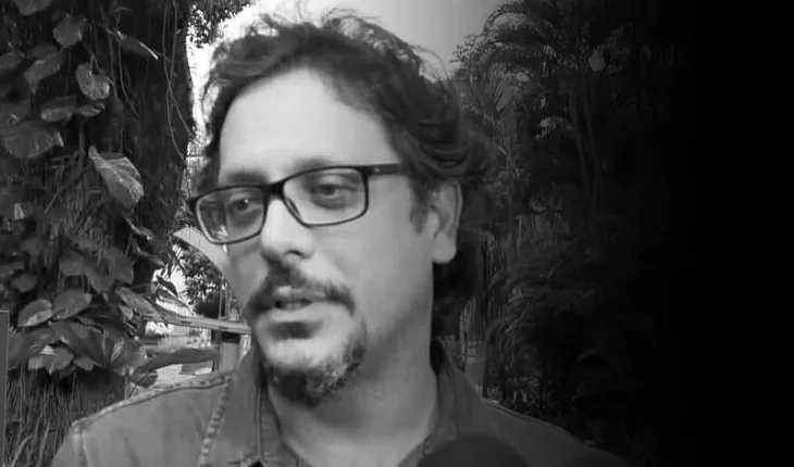 Abatido e amparado pela família, Lúcio Mauro Filho causa comoção no velório do pai