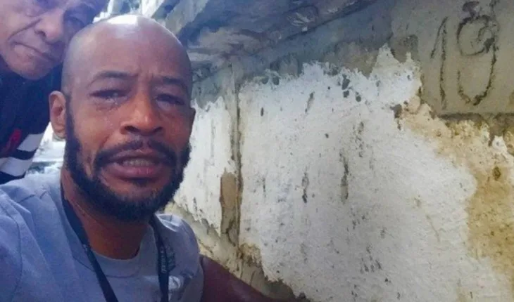 Ator chora no túmulo da mãe e escreve ‘carta do Dia das Mães’ de cortar o coração