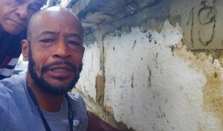 Ator chora no túmulo da mãe e escreve ‘carta do Dia das Mães’ de cortar o coração